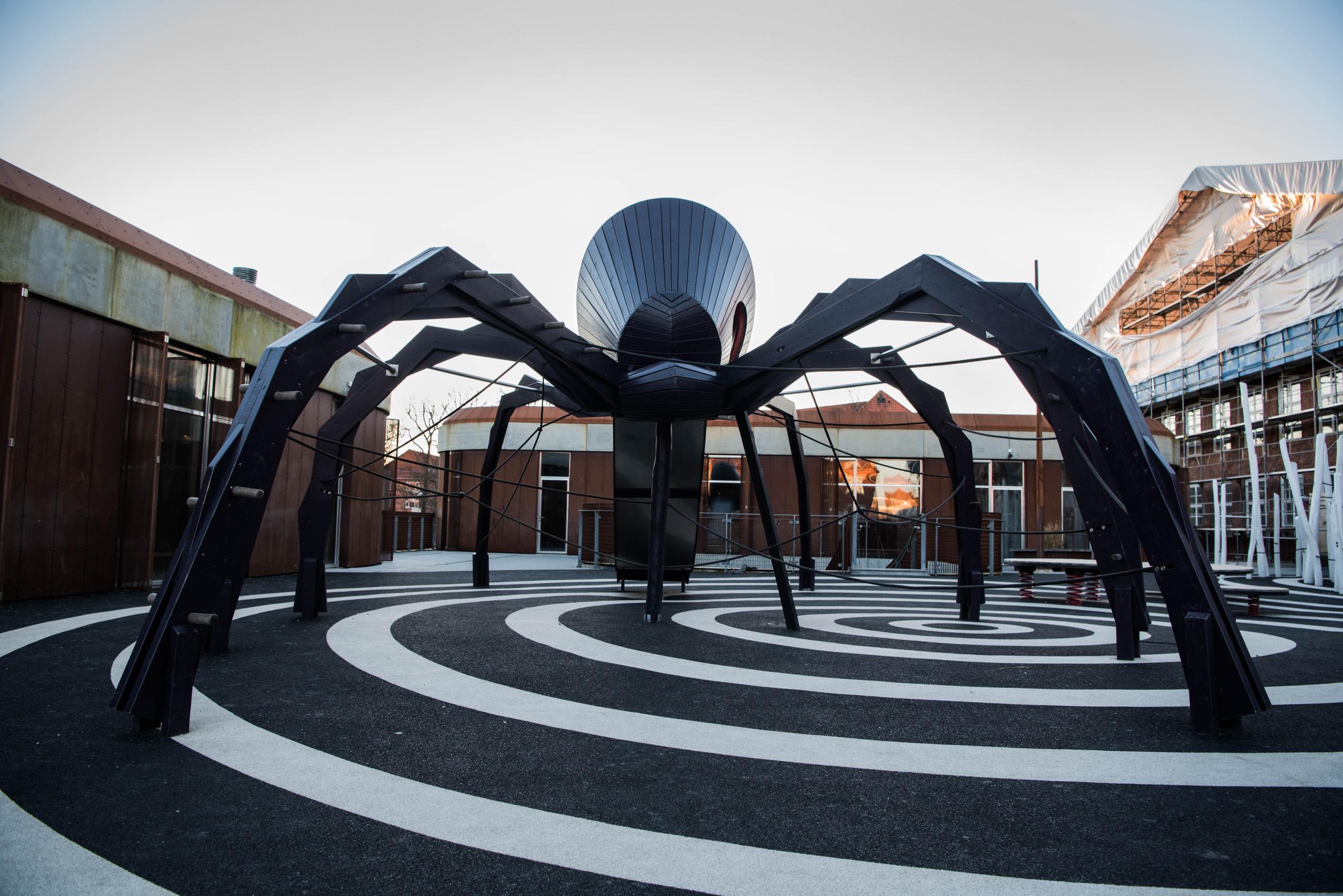 MONSTRUM fantastic playground play spider