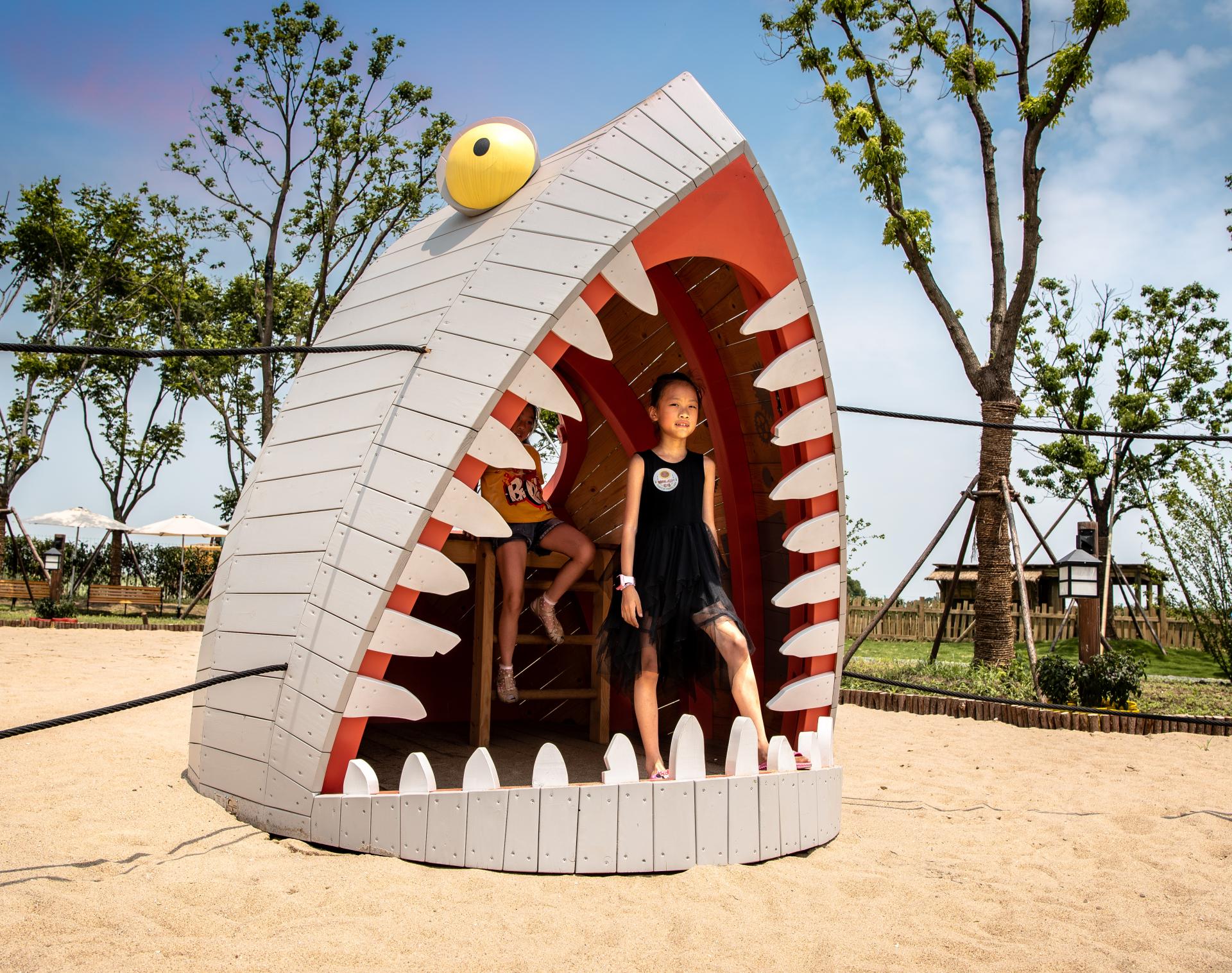 MONSTRUM fantastic playground play zombie Monster shark