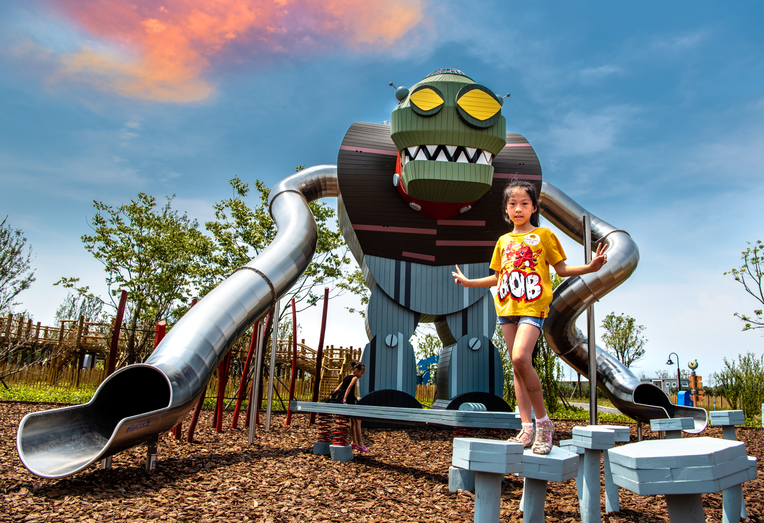 MONSTRUM fantastic playground play zombie Monster zombot