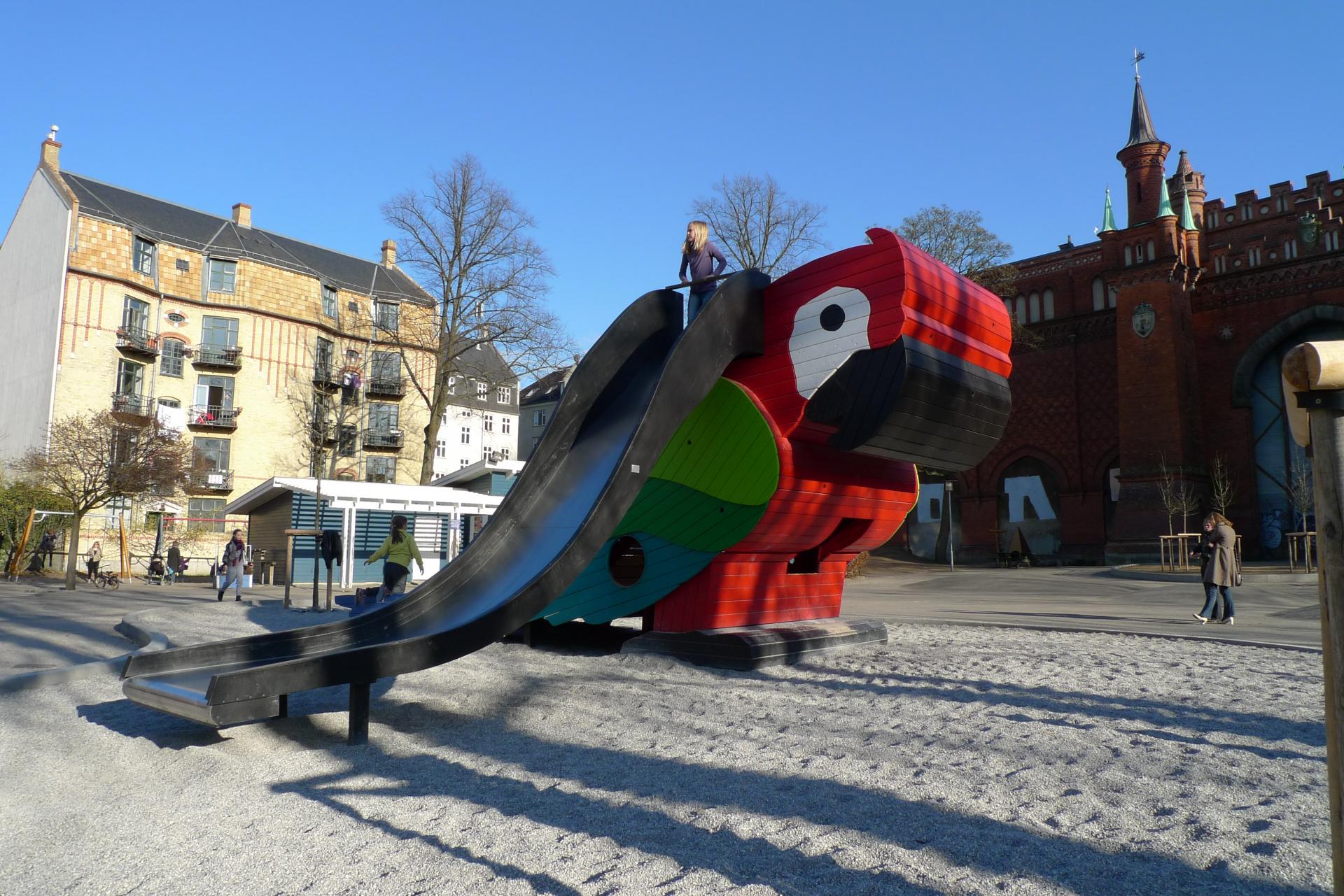 MONSTRUM parrot playground