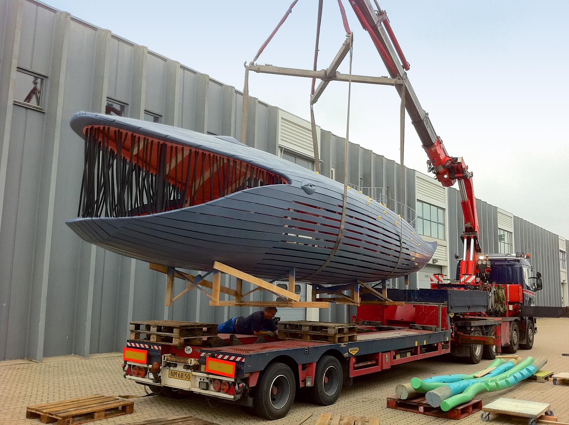 MONSTRUM playground whale shipping transportation process