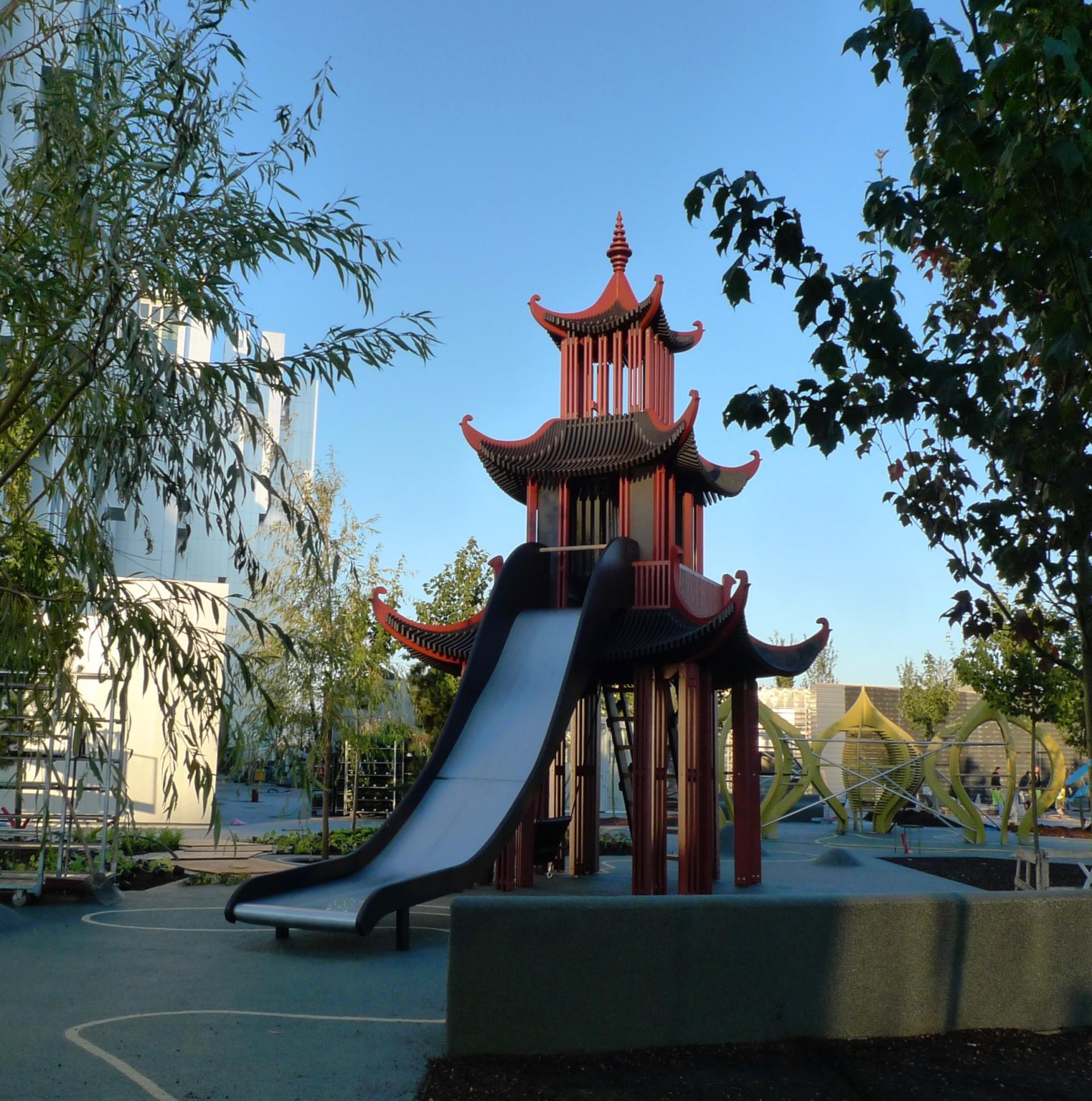 Monstrum playground tivoli tower japanese tårn