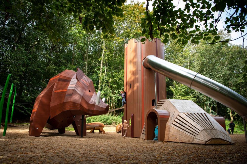 De 5 halder MONSTRUM playground the five halds Historical playground