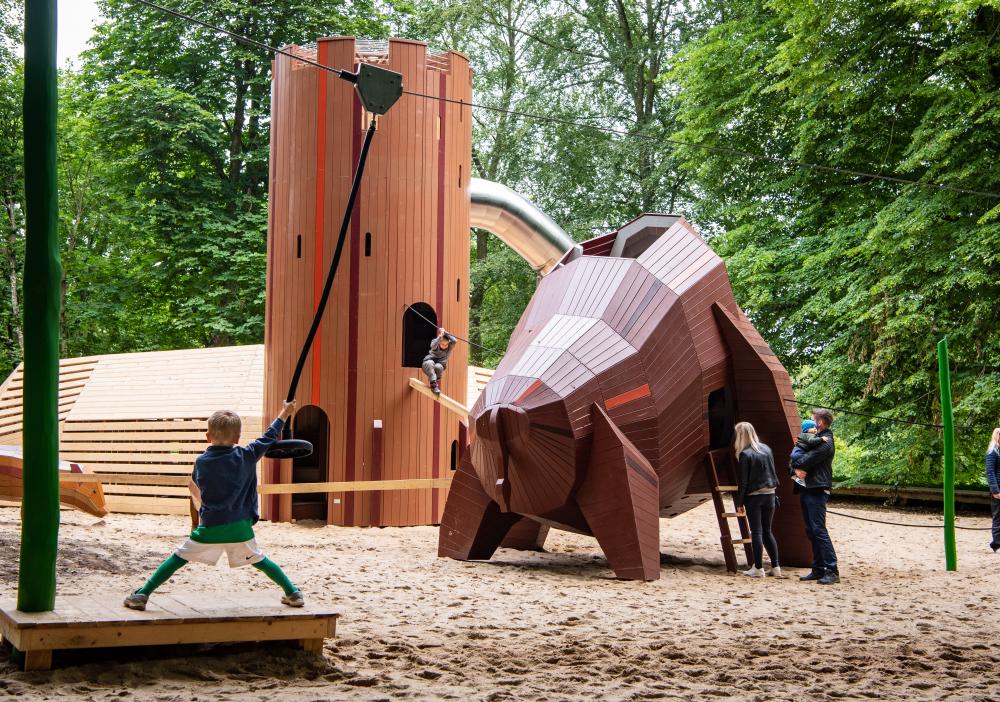 MONSTRUM fantastic playgrounds play historical wild boar