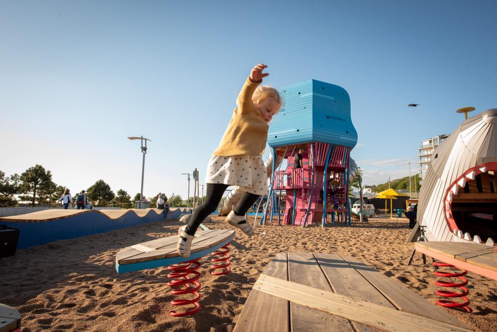 surf-playground-monstrum-fantastic-playgrounds