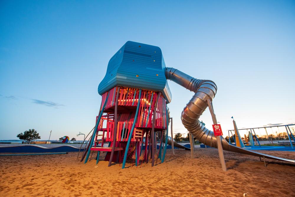 Jellyfish playground lighting features, MONSTRUM playgrounds